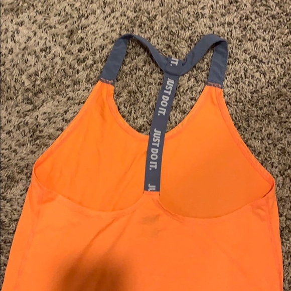 Nike Razorback tank - Picture 2 of 2